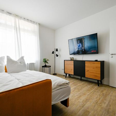 Ferienwohnungen Am Theater - Modern, Zentral Und Ruhig Mit Kueche, Waschtrockner, Netflix, Wlan Und Parkplatz- 2 Zimmer, 52 Qm Cottbus Buitenkant foto
