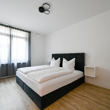 Ferienwohnungen Am Theater - Modern, Zentral Und Ruhig Mit Kueche, Waschtrockner, Netflix, Wlan Und Parkplatz- 2 Zimmer, 52 Qm Cottbus Buitenkant foto