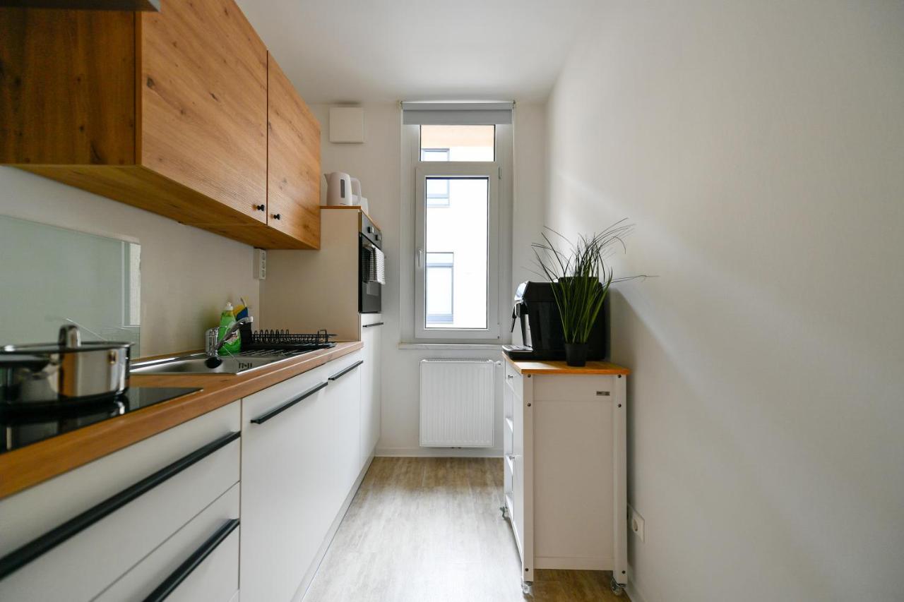 Ferienwohnungen Am Theater - Modern, Zentral Und Ruhig Mit Kueche, Waschtrockner, Netflix, Wlan Und Parkplatz- 2 Zimmer, 52 Qm Cottbus Buitenkant foto