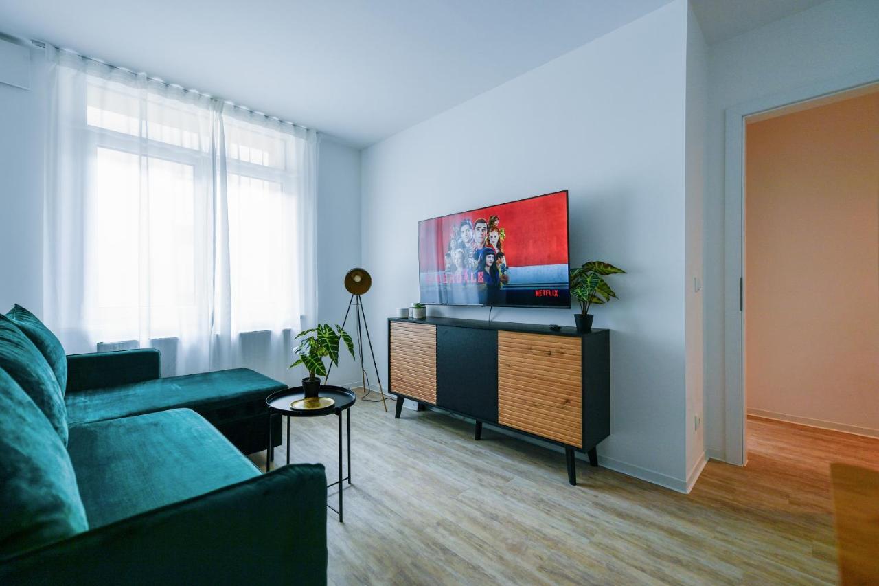 Ferienwohnungen Am Theater - Modern, Zentral Und Ruhig Mit Kueche, Waschtrockner, Netflix, Wlan Und Parkplatz- 2 Zimmer, 52 Qm Cottbus Buitenkant foto
