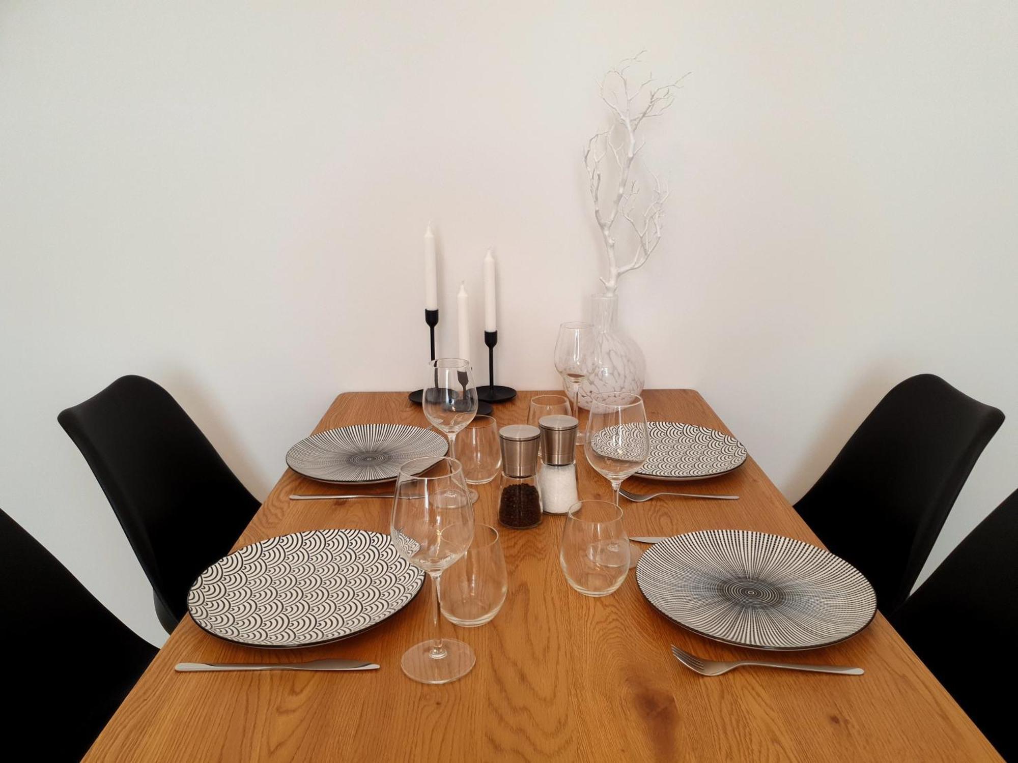 Ferienwohnungen Am Theater - Modern, Zentral Und Ruhig Mit Kueche, Waschtrockner, Netflix, Wlan Und Parkplatz- 2 Zimmer, 52 Qm Cottbus Kamer foto